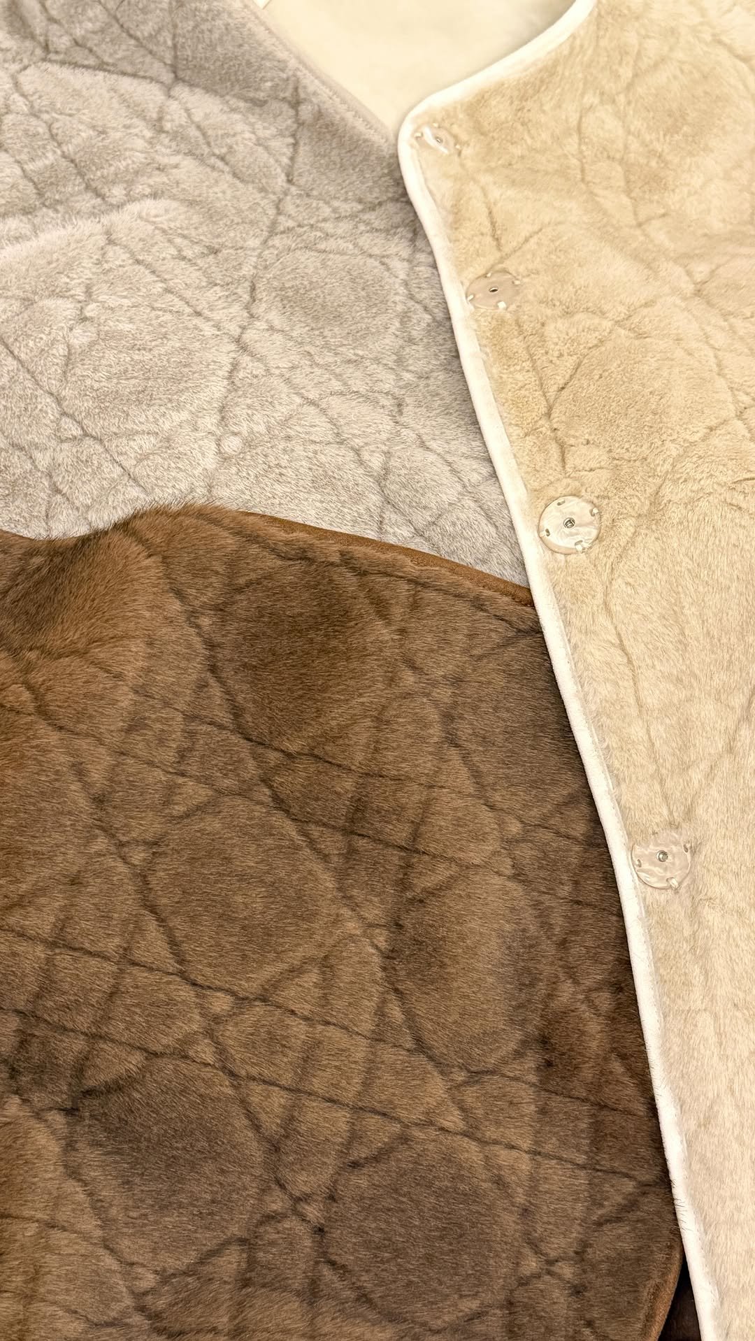 lamoda_nuriiiiiii 게시물 이미지: -
77언니와 함께보여드린 입어주기
아우터는 누리랑 5만원대로 뿌수ㅈㅏ고