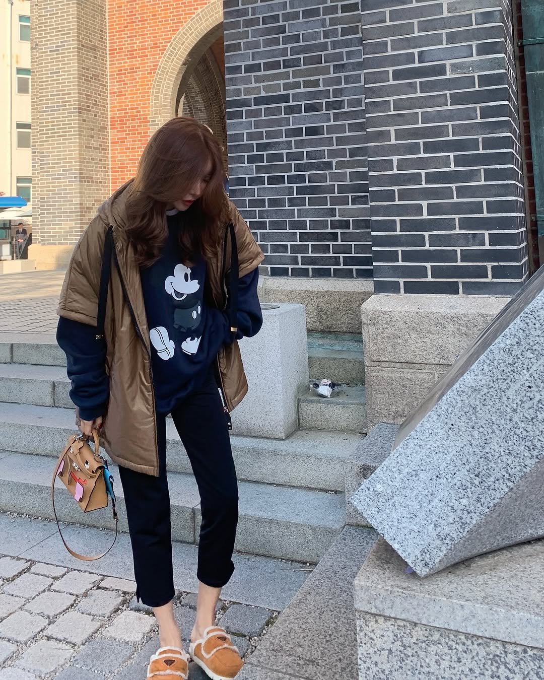 Photo by 라모다 | 무엇이든 최저가 누리 on November 17, 2025. May be an image of the Temple of Heaven, the Great Wall of China, brick wall and text.