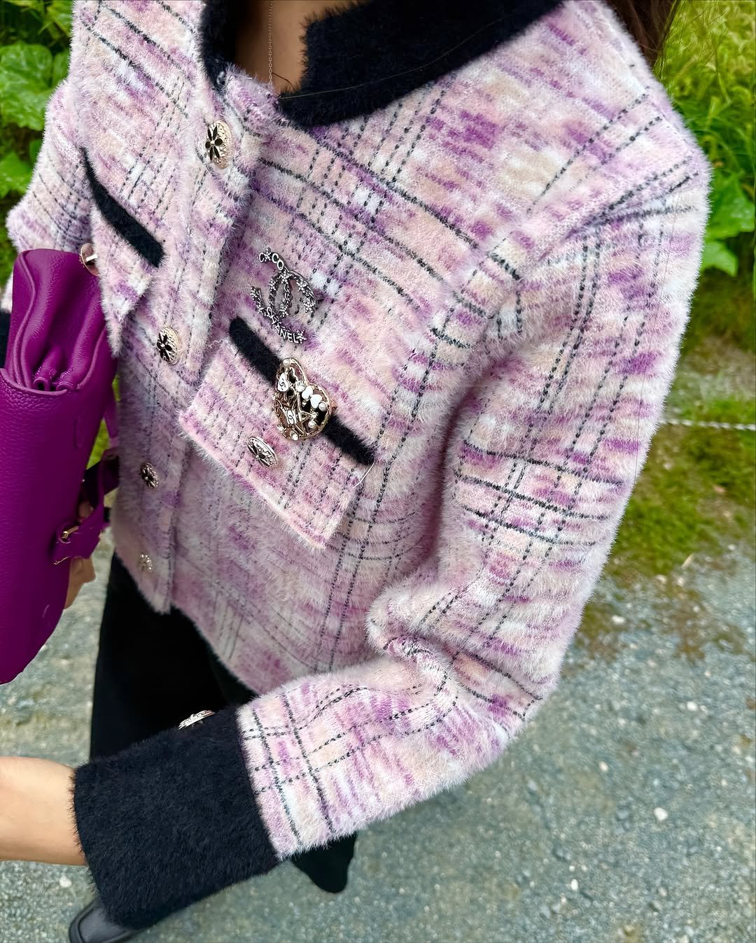 Photo by 라모다 | 무엇이든 최저가 누리 on September 23, 2025. May be an image of 1 person, blazer, cardigan, outerwear, wool and text.
