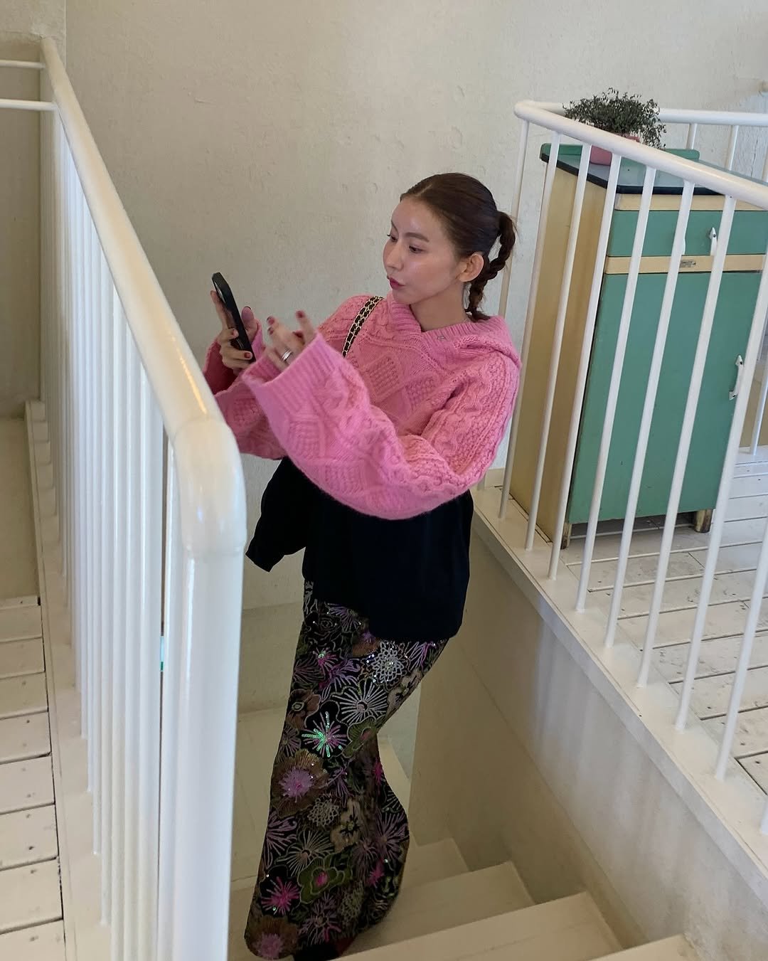 Photo by 라모다 | 무엇이든 최저가 누리 on November 15, 2025. May be an image of sleepwear, flute and text.