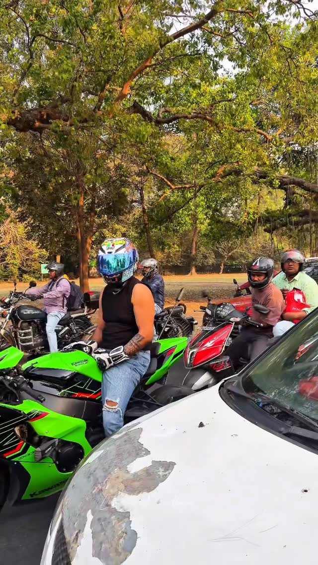 landlord_sidhuu 게시물 이미지: Cute public Reactions on ZX10r🥰.
.
#trending...