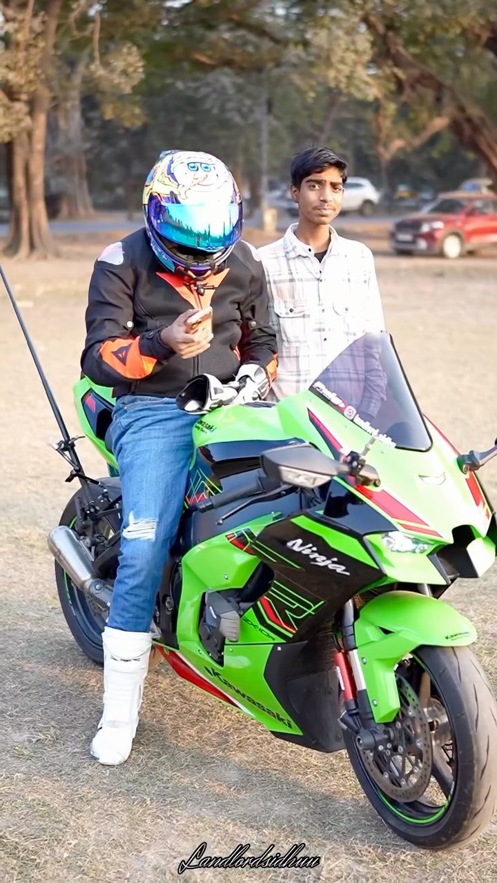 landlord_sidhuu 게시물 이미지: ZX10r girls Reaction 🥰.
.
#trending...