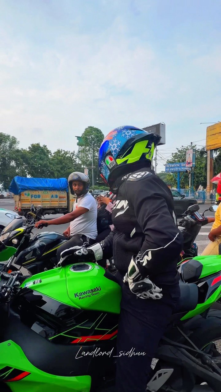 landlord_sidhuu 게시물 이미지: Kawasaki ZX10r Public Reaction 🤗.
.
#trending...