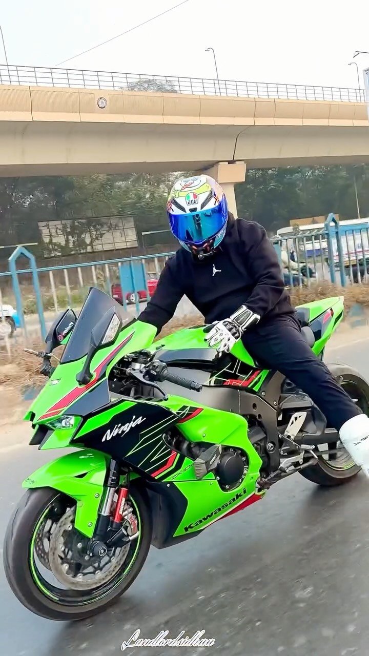 landlord_sidhuu 게시물 이미지: Kawasaki ZX10 kisko kisko pasand hai do...