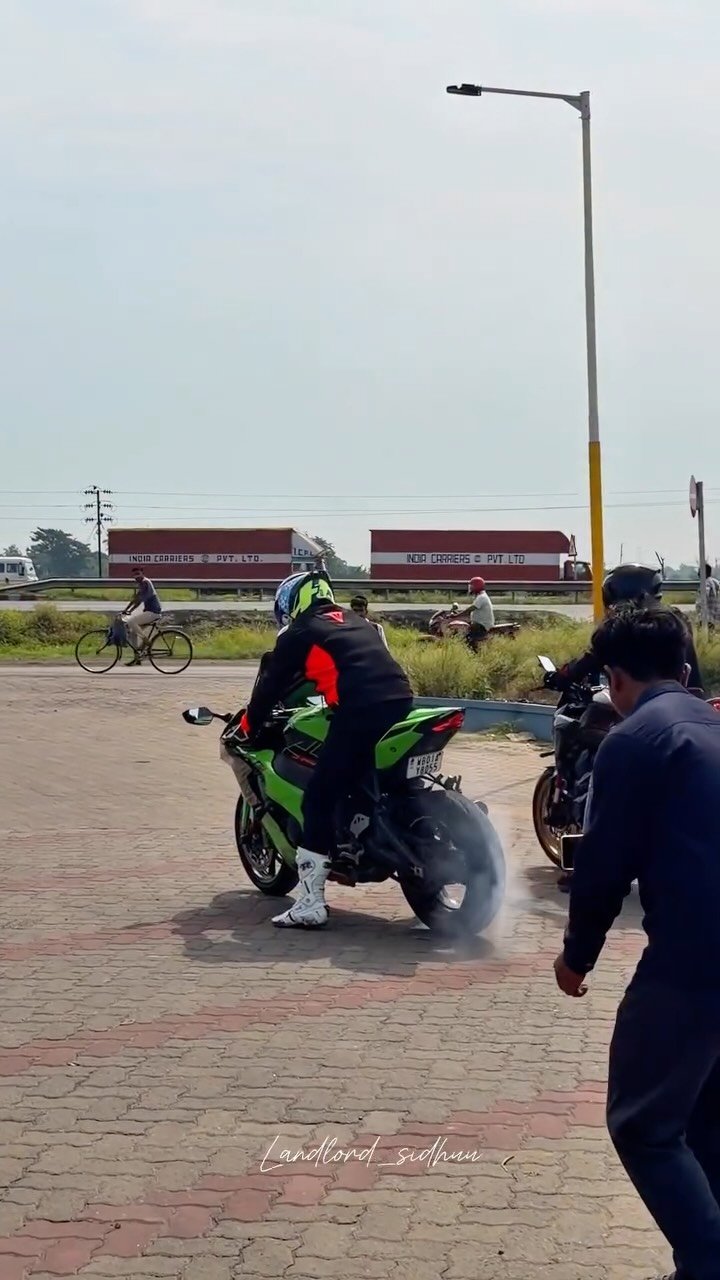 landlord_sidhuu 게시물 이미지: ZX10r with Arrow titanium 🔥 .
.
#trending...