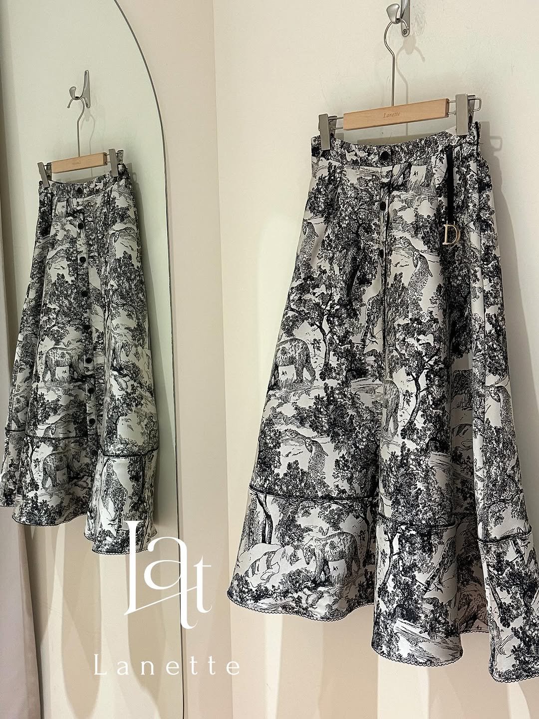 Photo by 라네뜨 𝑳𝒂𝒏𝒆𝒕𝒕𝒆 / 라이브 방송 on September 02, 2025. May be an image of skirt and text that says 'qu 1q Lanette'.
