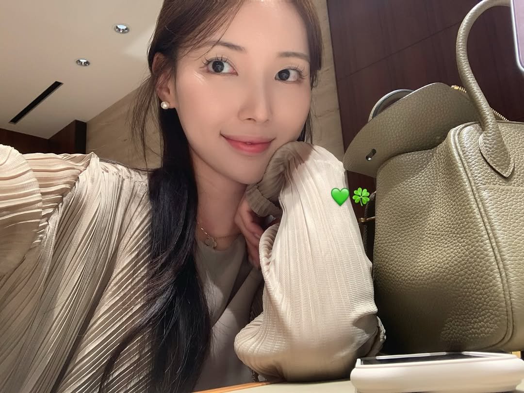 lanette__ 게시물 이미지: 셀카 부끄럽습니다만 .....😙