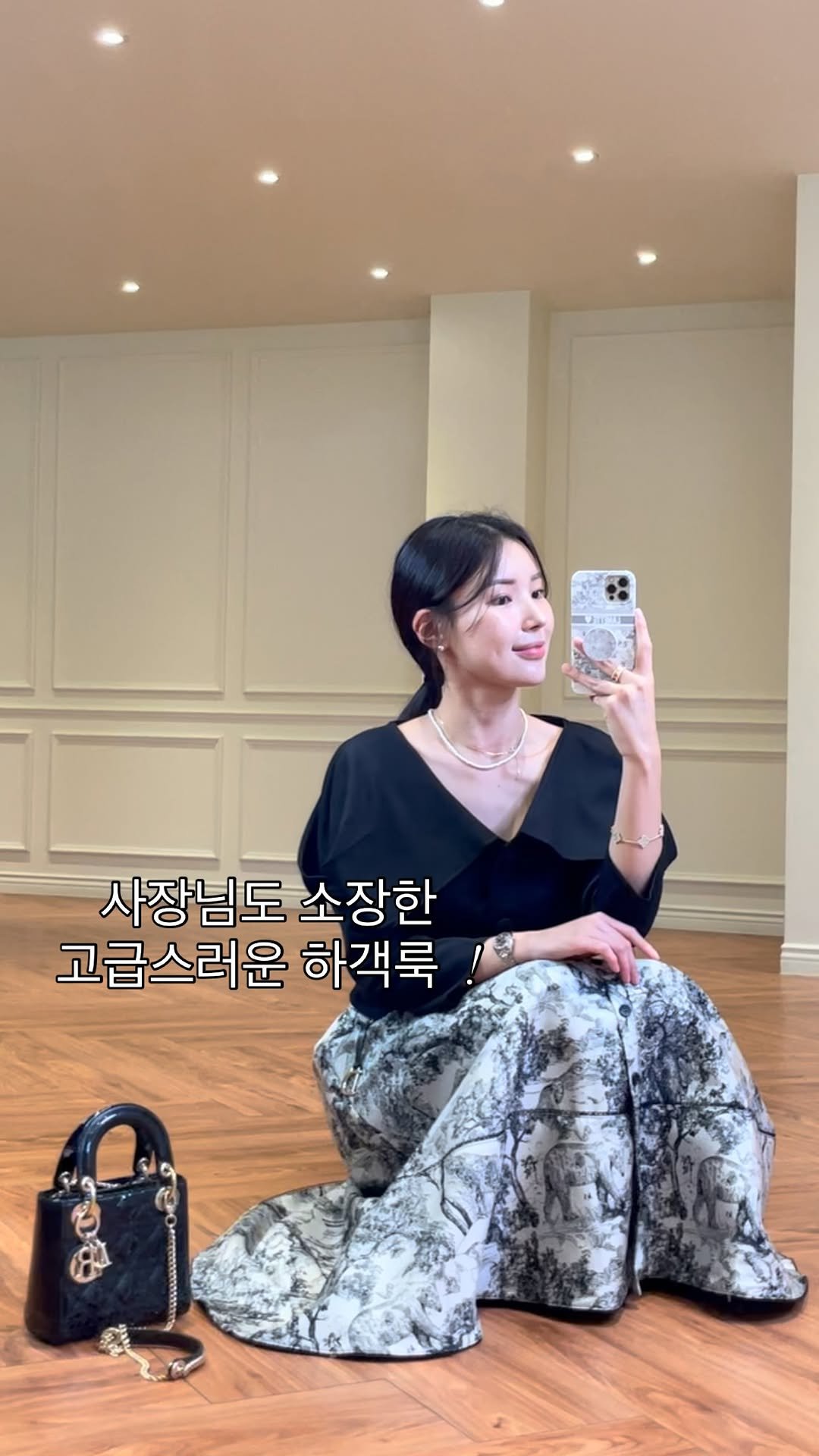 lanette__ 게시물 이미지: 이 칙장은 저도 소장했어요 🖤
하객룩 , 데이트룩 으로 제격이였던 코디룩 🫧🫧
오늘...