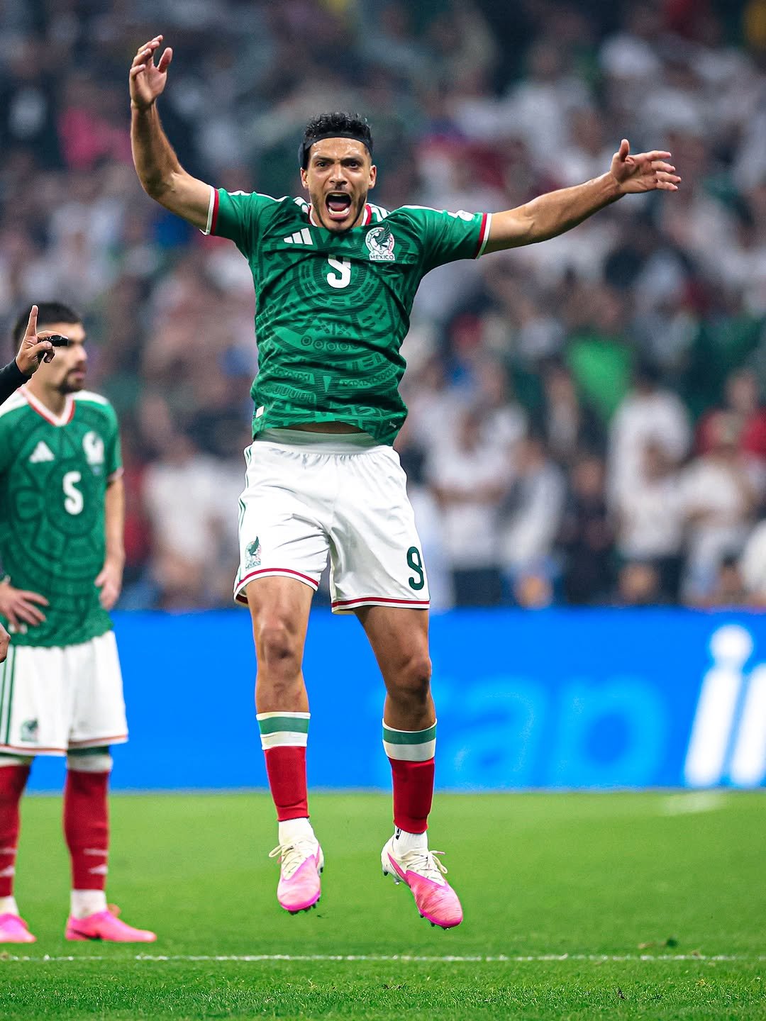 lapremierleague 게시물 이미지: Raúl Alonso Jiménez, el especialista desde los...
