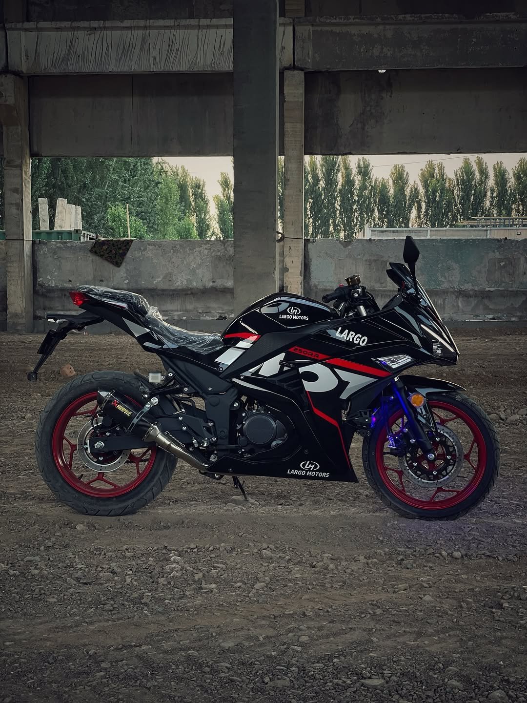 Photo by LARGO MOTORS on August 19, 2025. May be an image of motorcycle, dirt bike and text.