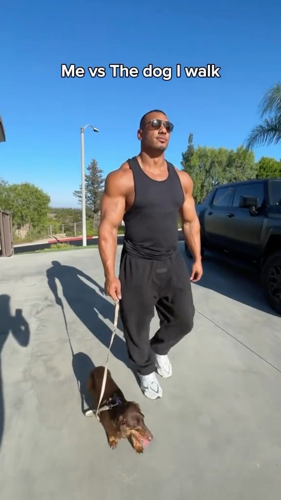 larrywheels 게시물 이미지: Me vs The dog I walk