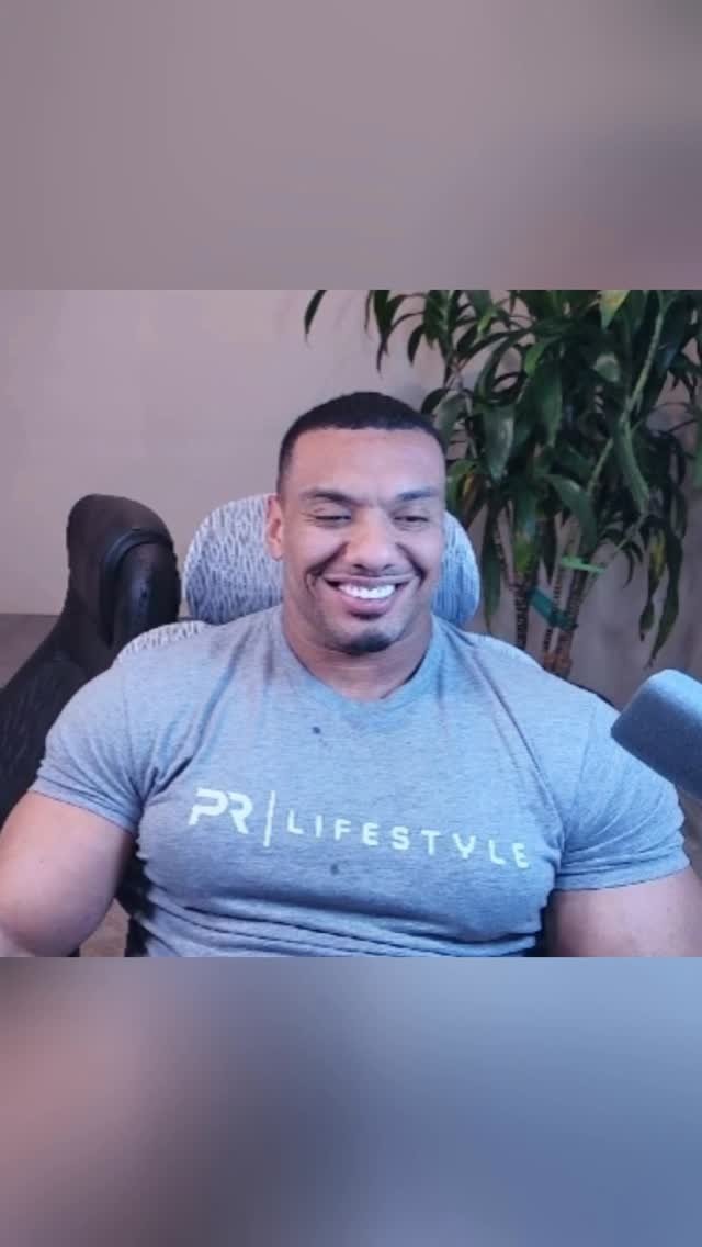 larrywheels 게시물 이미지: whose in the wrong here? 🤔