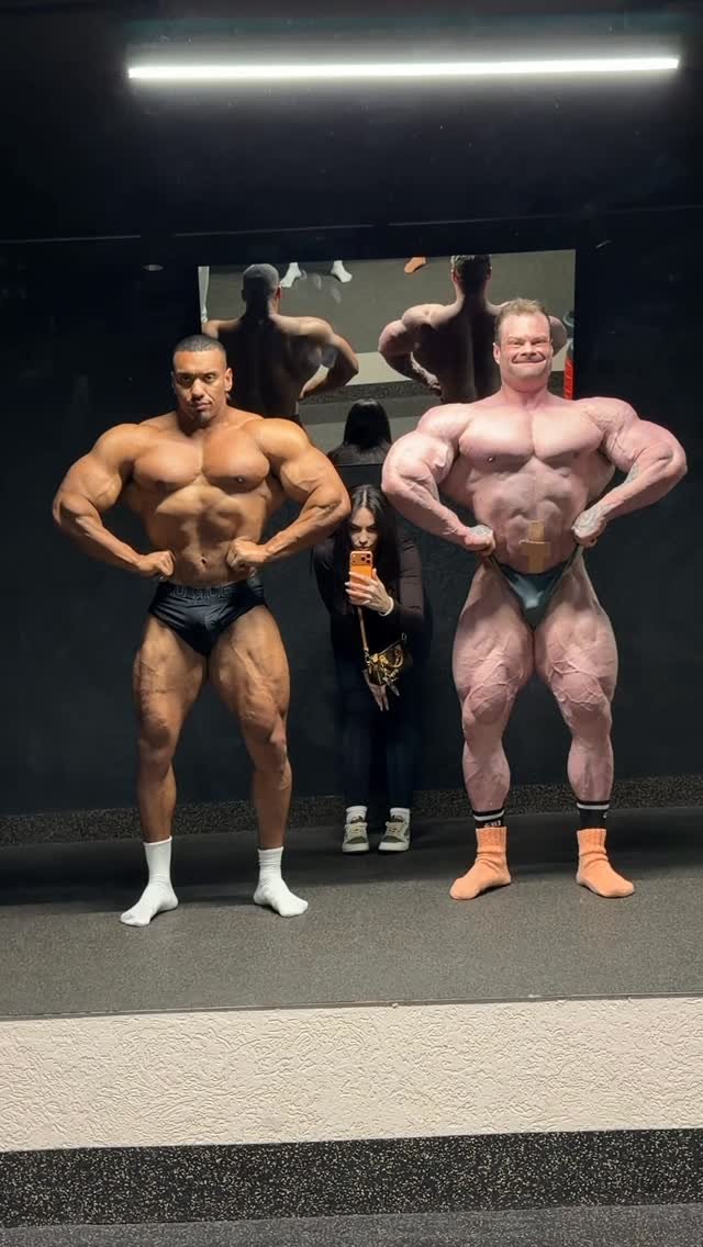 larrywheels 게시물 이미지: Pose down with the biggest bodybuilder in...