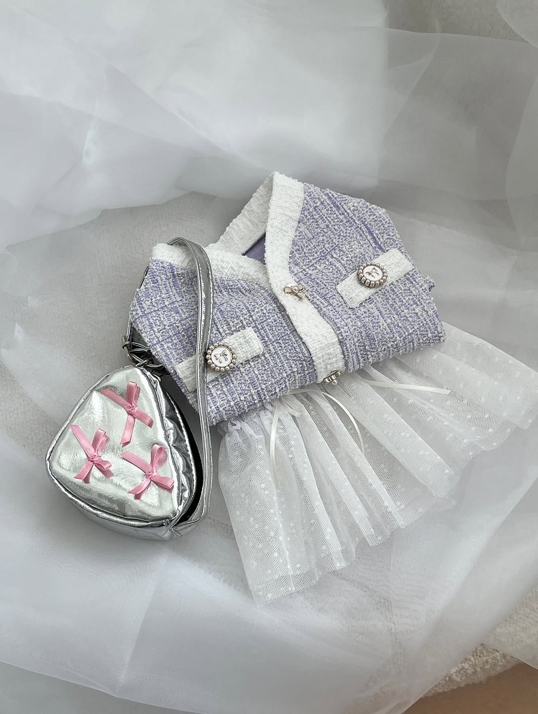 Photo by 앤헤일리 • 강아지옷 on September 30, 2025. May be an image of baby shoes and text.