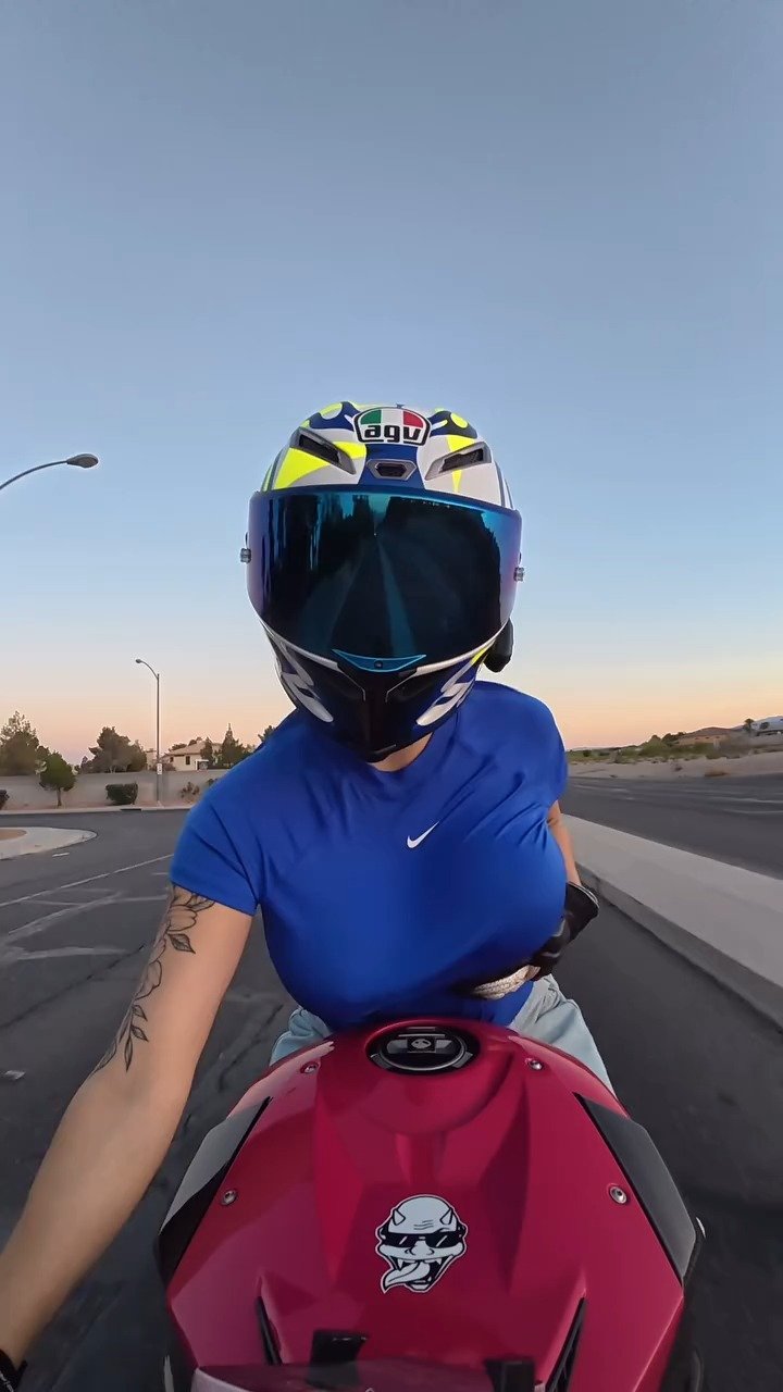 launchwindow42 게시물 이미지: 바이크 타는 여자

#bike #biker #bikerlife #bikes...