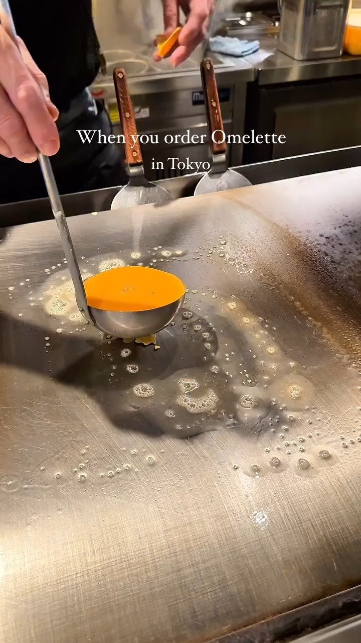 launchwindow42 게시물 이미지: 철판에서 오믈렛을 만들어주는 도쿄의 BY THE...