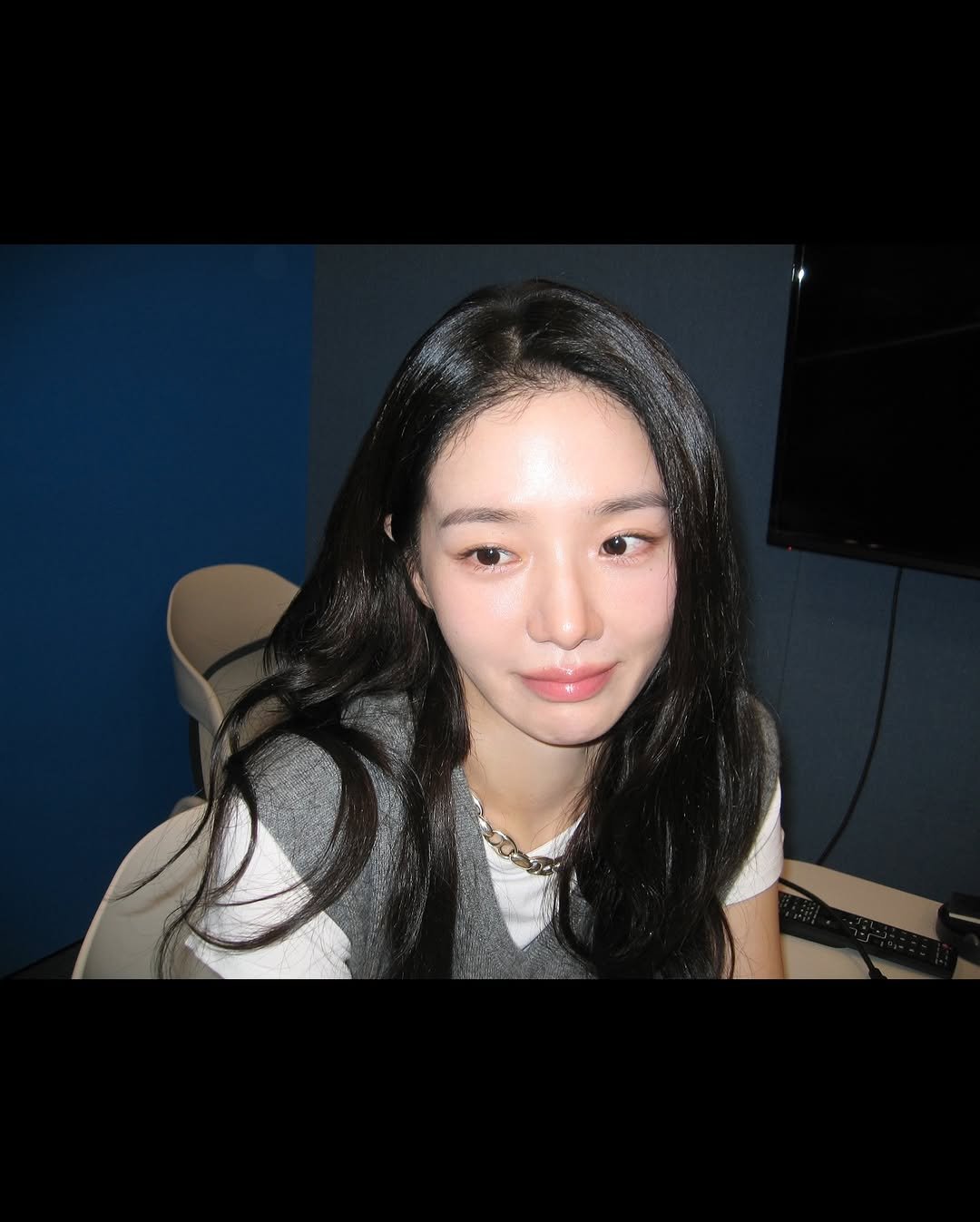 Photo by 박규영 on August 16, 2025. May be an image of 1 person, hair and text.