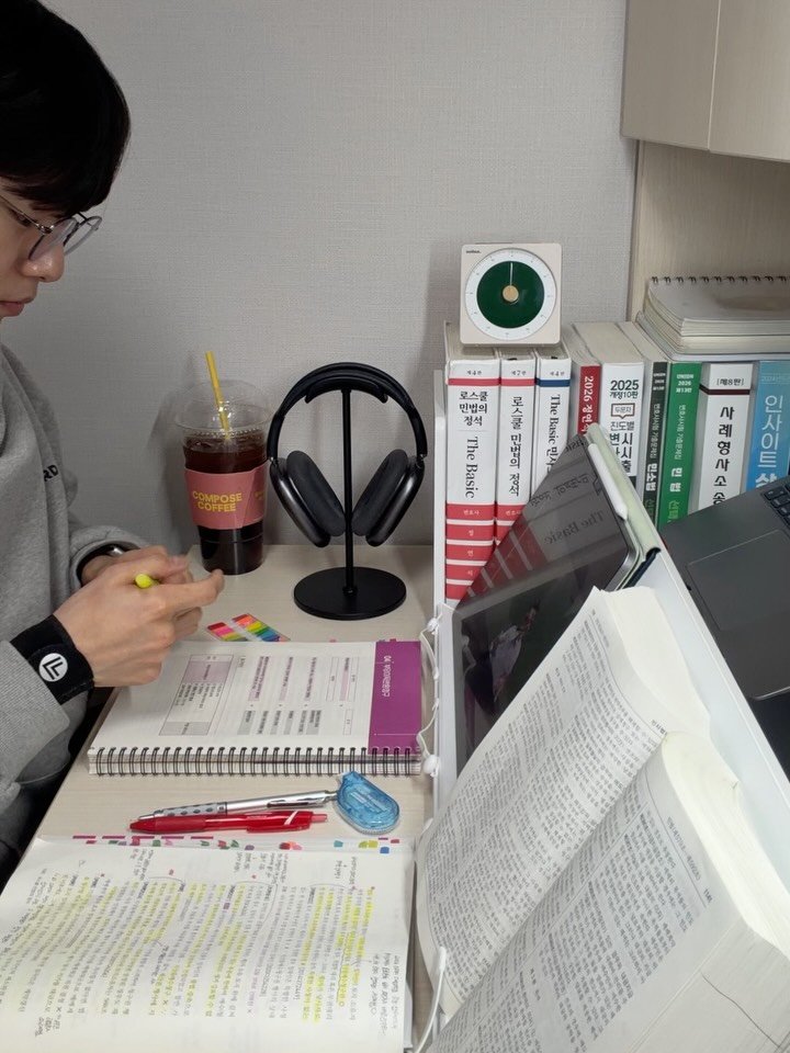 law.oo_ 게시물 이미지: 1. 겨울방학이 끝나갈수록 풀어지지 않도록 계획한 일정을 차분히 지켜가려...