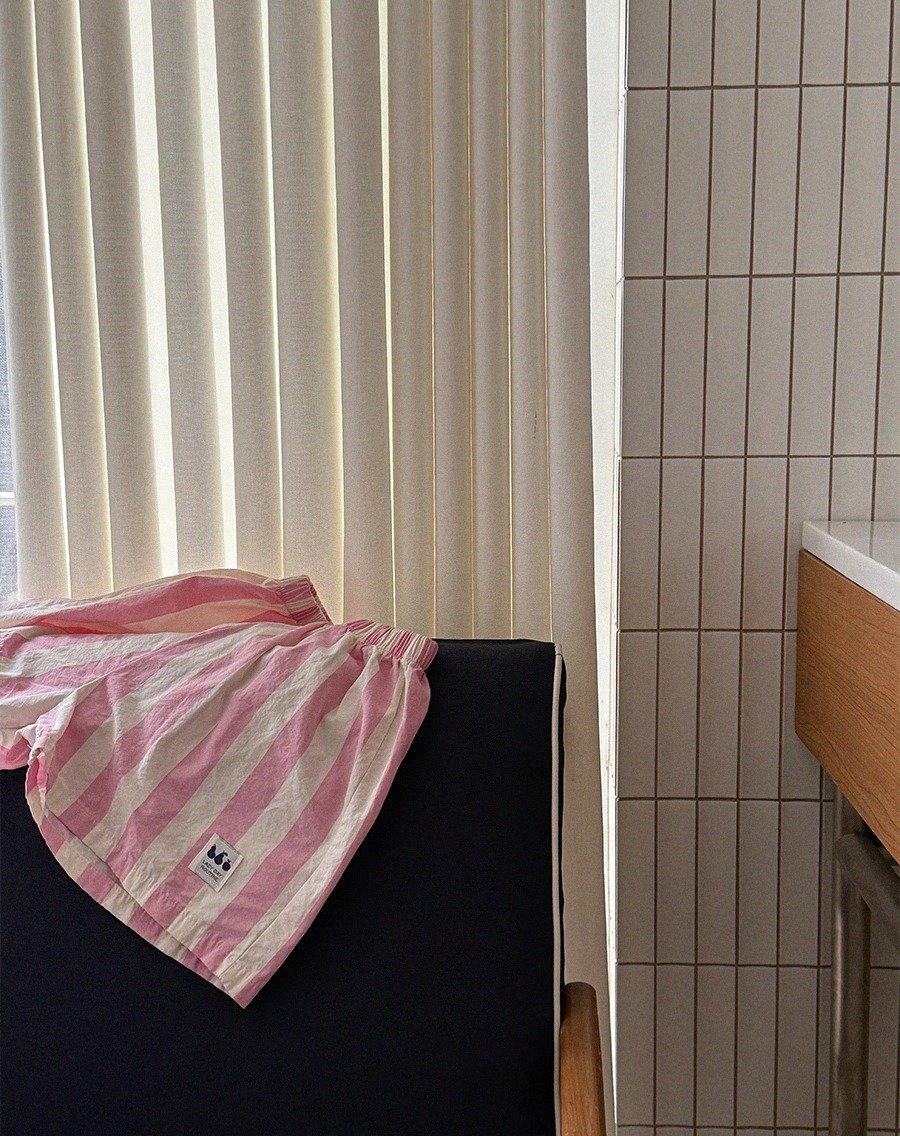 Photo by Lazy Day Routine on June 26, 2025. May be an image of sink, towel, towel rack, curtains, bathmat, indoors and text.
