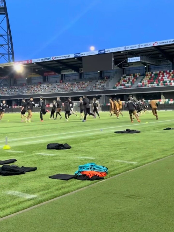 lazymama_liz 게시물 이미지: #아들근황 덴마크로 간 서진이는 학교 코치님의 추천으로 테스트를 거쳐 5부 리그...