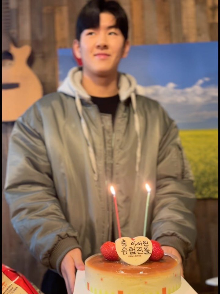 lazymama_liz 게시물 이미지: 많은 분들의 축복을 받으며 2025년 마지막 날, 서진이가 자신만의 길을 찾아...