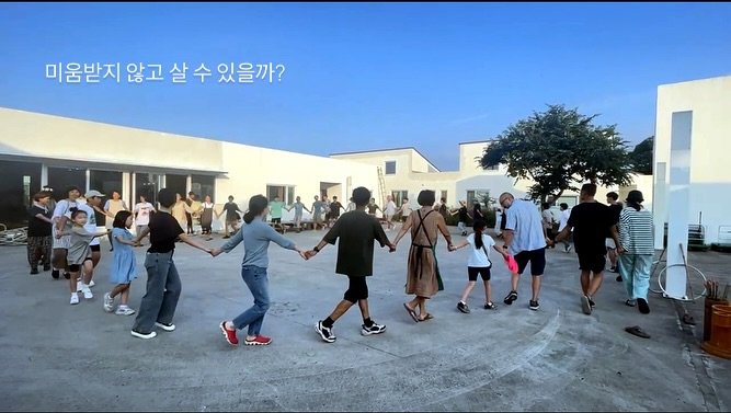 Photo by 레이지마마 이연희 on November 25, 2025. May be an image of text.