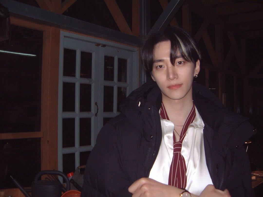 Photo by 이준호 on October 18, 2025. May be an image of one or more people, hair, bolo tie and text.