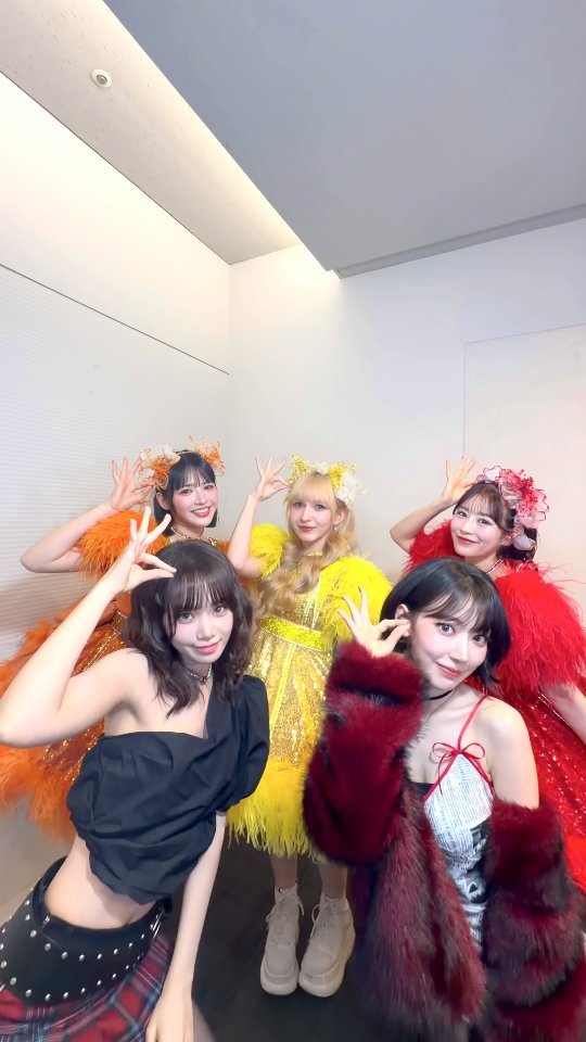 le_sserafim 게시물 이미지: Eat it up w/ #FRUITSZIPPER 🧡💛❤️

#LE_SSERAFIM...