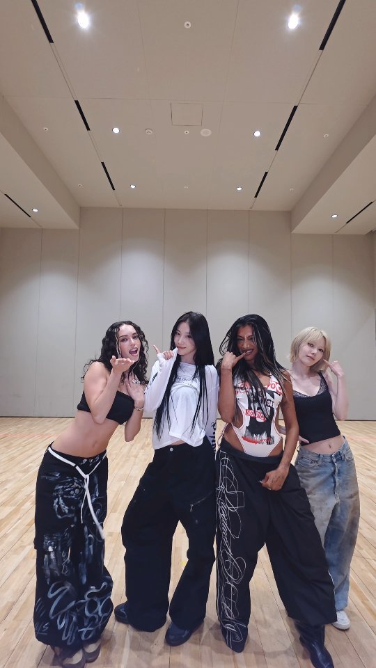 le_sserafim 게시물 이미지: Time to celebrate #KATSEYE_Daniela...