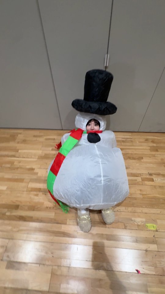 le_sserafim 게시물 이미지: 수상한 홀리데이 오너먼트들🤓