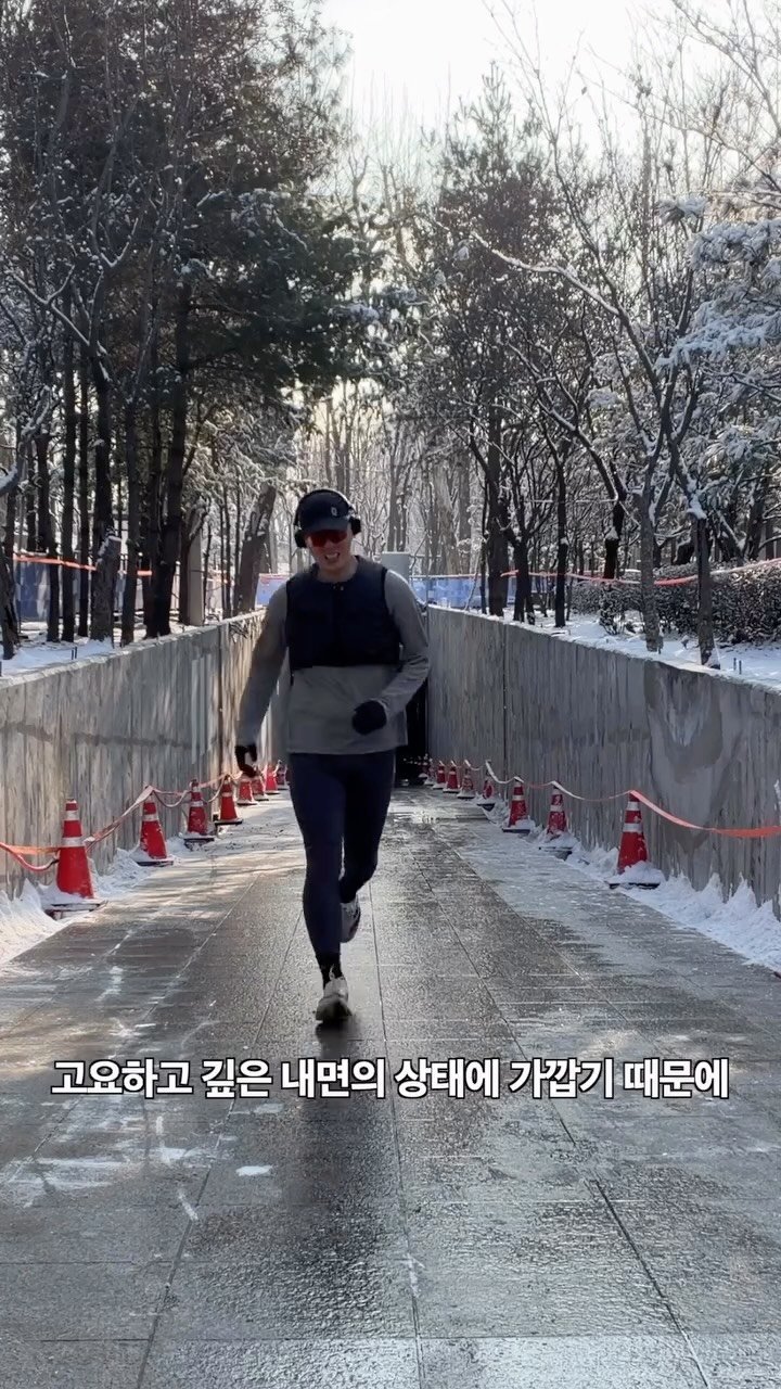 learnupkr 게시물 이미지: 블랙이 아니면서 겨울에 입을 수 있는 타이즈를 진짜 러닝 시작할 때 부터 칮았었는데...