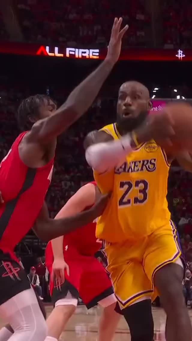 lebron 게시물 이미지: Crafty with it 👑 

Follow @LeBron for more! 

🎥: @nba