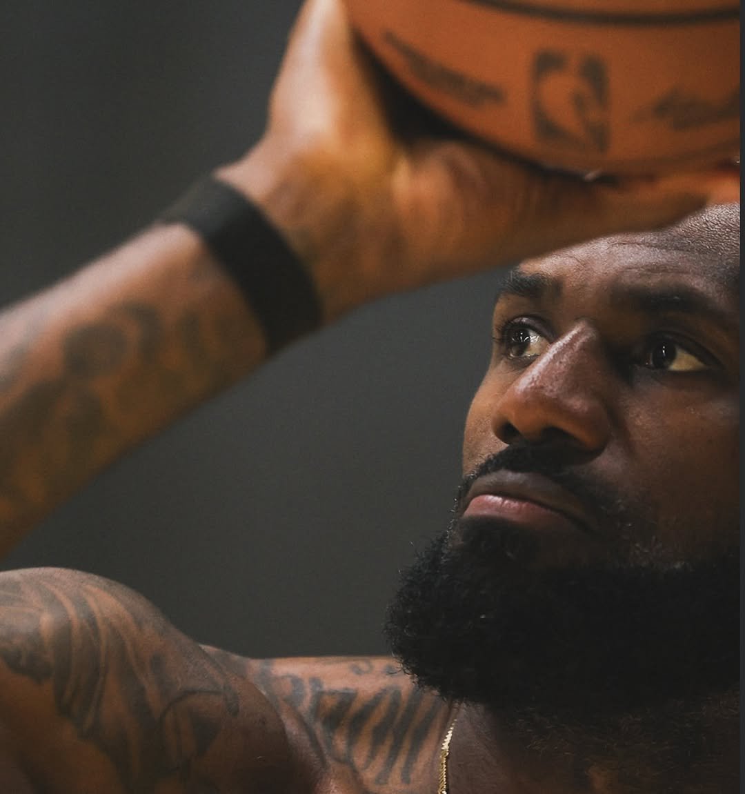 lebron 게시물 이미지: Dialed 🔋

Follow @LeBron for more! 

📸: @lakers