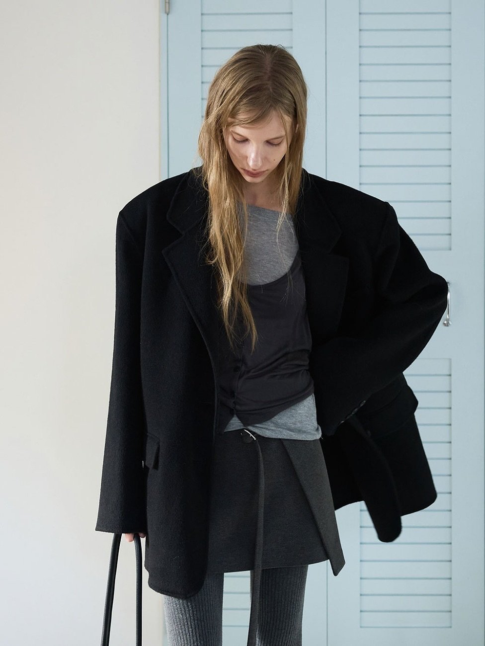 Photo by LECLE on November 06, 2025. May be an image of duffle coat, overcoat, wool and text.