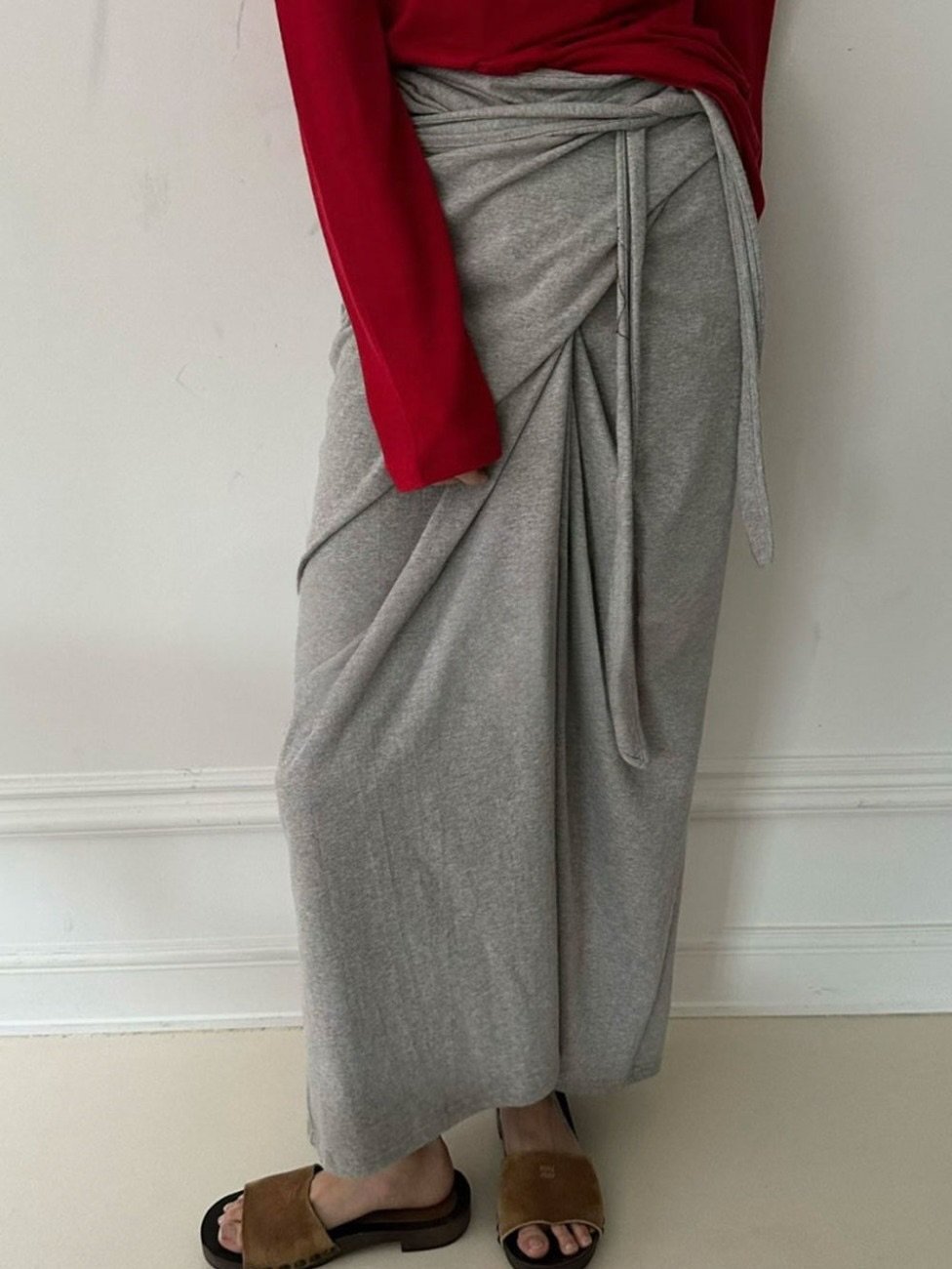 Photo by LECLE on October 09, 2025. May be an image of sarong, drawstring, skirt and text.