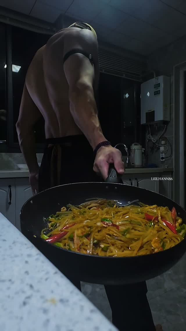lee.hann86 게시물 이미지: Cookin' for her in case she's...
