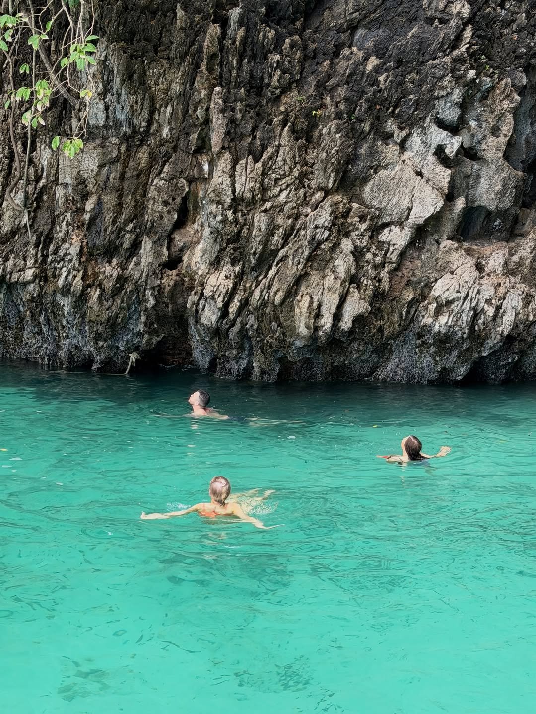 lee.yu.na 게시물 이미지: 10년만에 다시 간 피피섬+뱀부섬🐠🏝️✨
날씨가 살짝 흐렸는데 오히려 스노클링 하기...