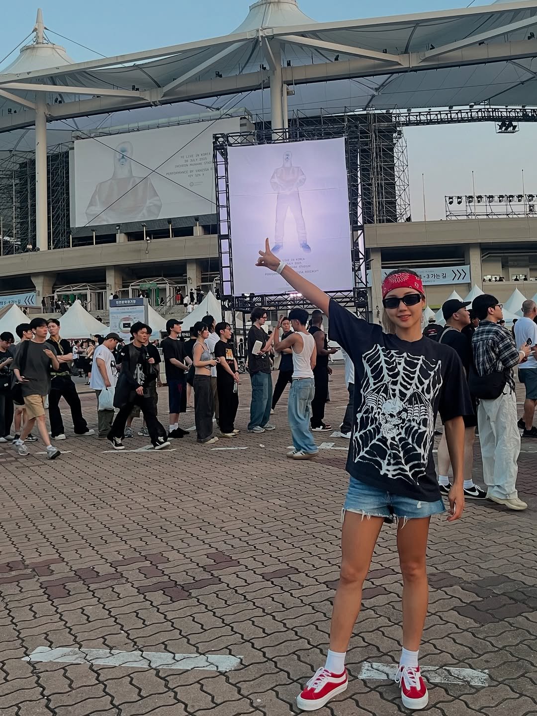 lee_1019_ 게시물 이미지: @ye 🇰🇷#korea #kanyewest #ye #yeezy