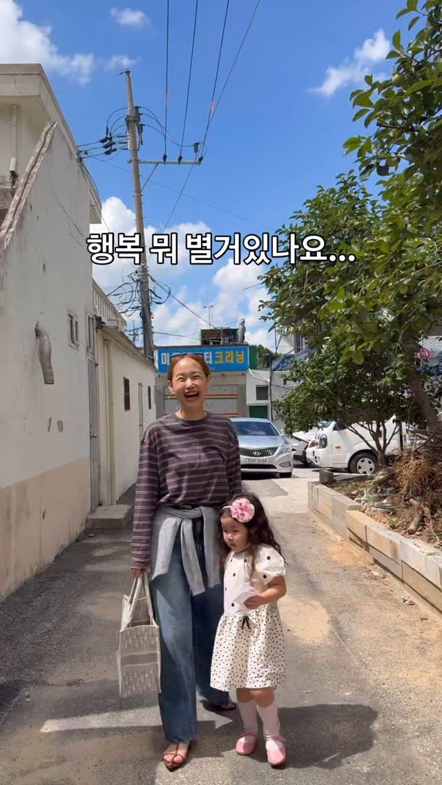 lee_heari00 게시물 이미지: _
행복 뭐 별거있나요?
5일 열심히 일하고, 2일은 얘 웃는거 보는거지 뭐...
