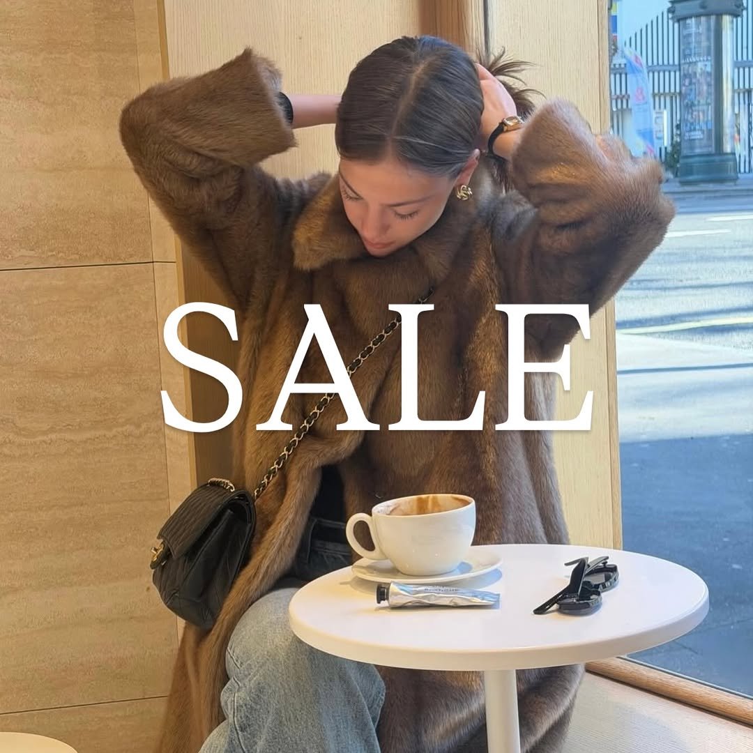 Photo by 해리107, 해리언니 ☁✨🐻 on January 13, 2026. May be an image of outerwear, cornflower and text that says 'SALE'.