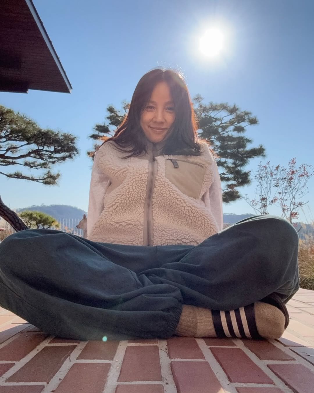 Photo by 이효리 on December 31, 2025. May be an image of yoga, parka, sweatpants, outdoors and text.