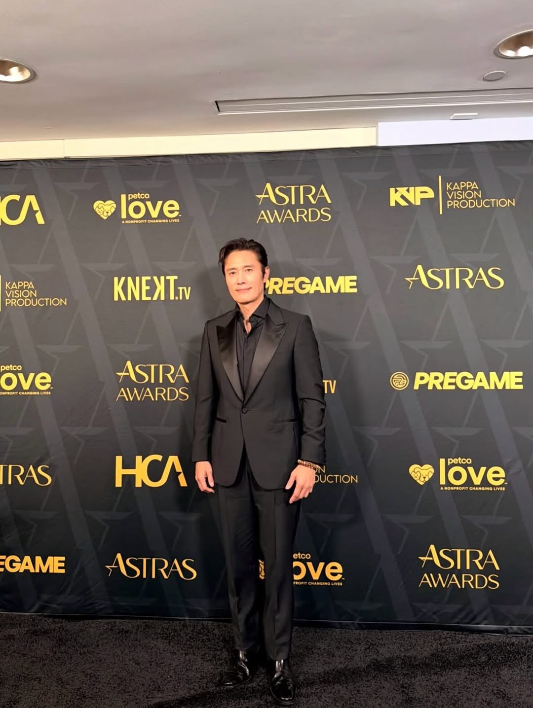 Photo shared by Lee Byung Hun on January 16, 2026 tagging @byunghun0712. May be an image of one or more people, suit, carpet, dinner jacket and text that says 'CA petco love CMANGIG LIVER NOeFSORTCIASNS ASTRA AWARDS KAPPA KP KAPPA VISION PRODUCTION PRODUCTION KNEXT.v REGAME petco ove HORIFCANSMSLIVIN ASTRAS ASTRA AWARDS TV PREGAME RAS HOЛ DUCTION petco love NONPROAY HANGING LIVIN VER GAME ASTRAS ရွဲ etco ove ASTRA AWARDS'.