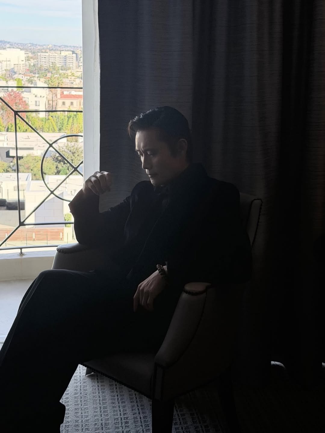 Photo shared by Lee Byung Hun on January 12, 2026 tagging @goldenglobes, and @byunghun0712.