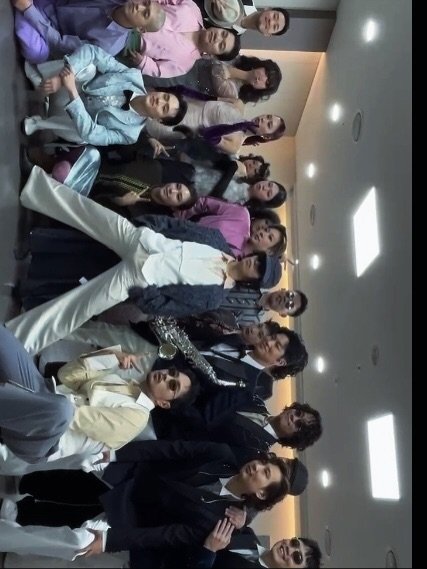 Photo by 이찬혁 on November 22, 2025. May be an image of one or more people, people smiling, suit, office and text.