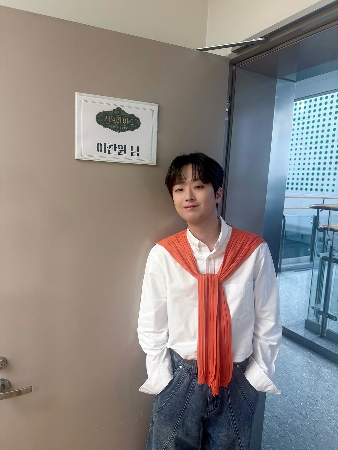 leechanwon_official 게시물 이미지: 📸 찬또그래퍼 📸

일요일 아침은
✨잘생긴 찬원✨으로
개안할 시간👀

<서프라이즈...
