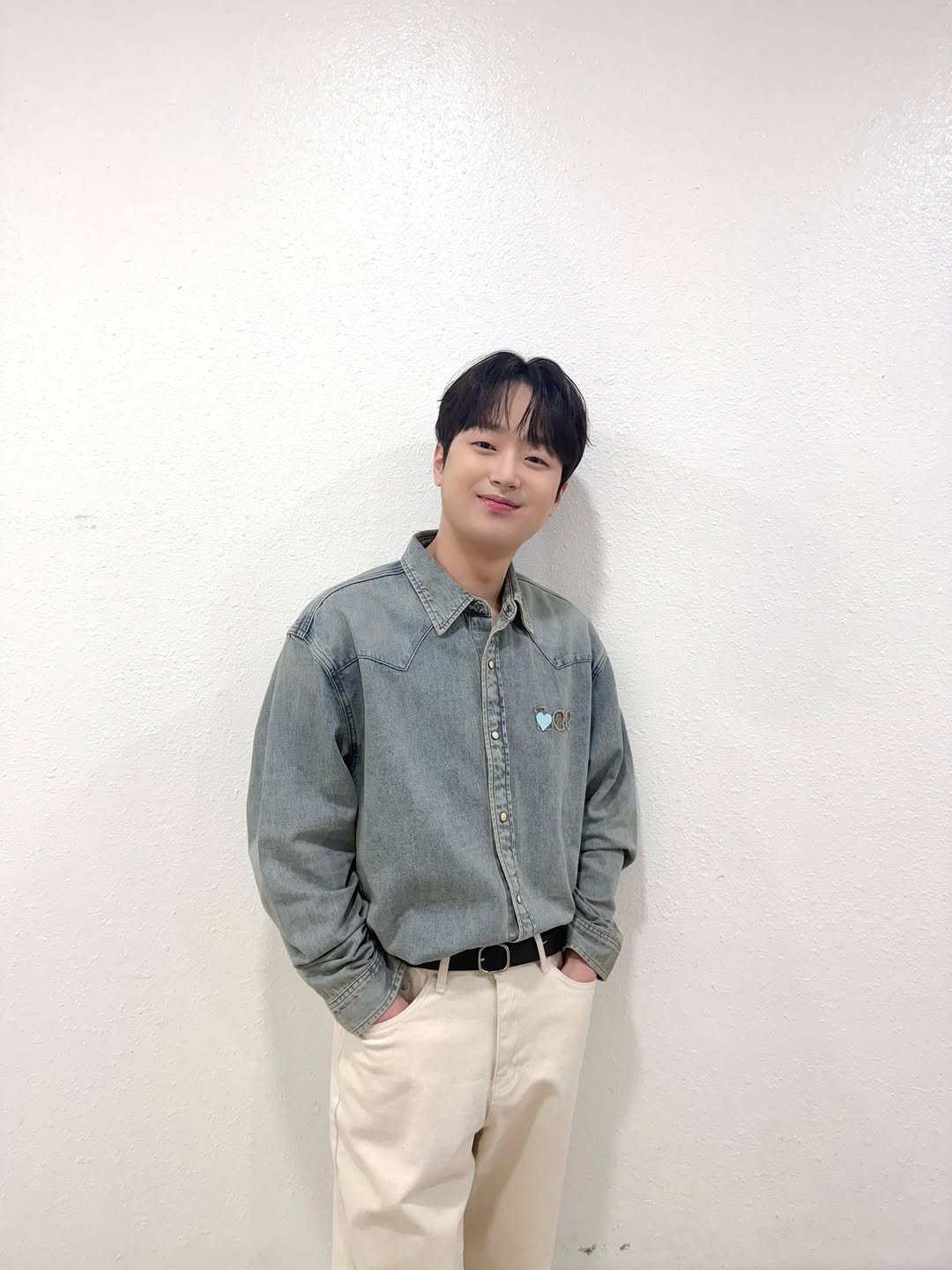 leechanwon_official 게시물 이미지: 📸 찬또그래퍼 📸

매일 이렇게 잘생기면
찬스는 어떡하라고😭💘

<셀럽병사의...