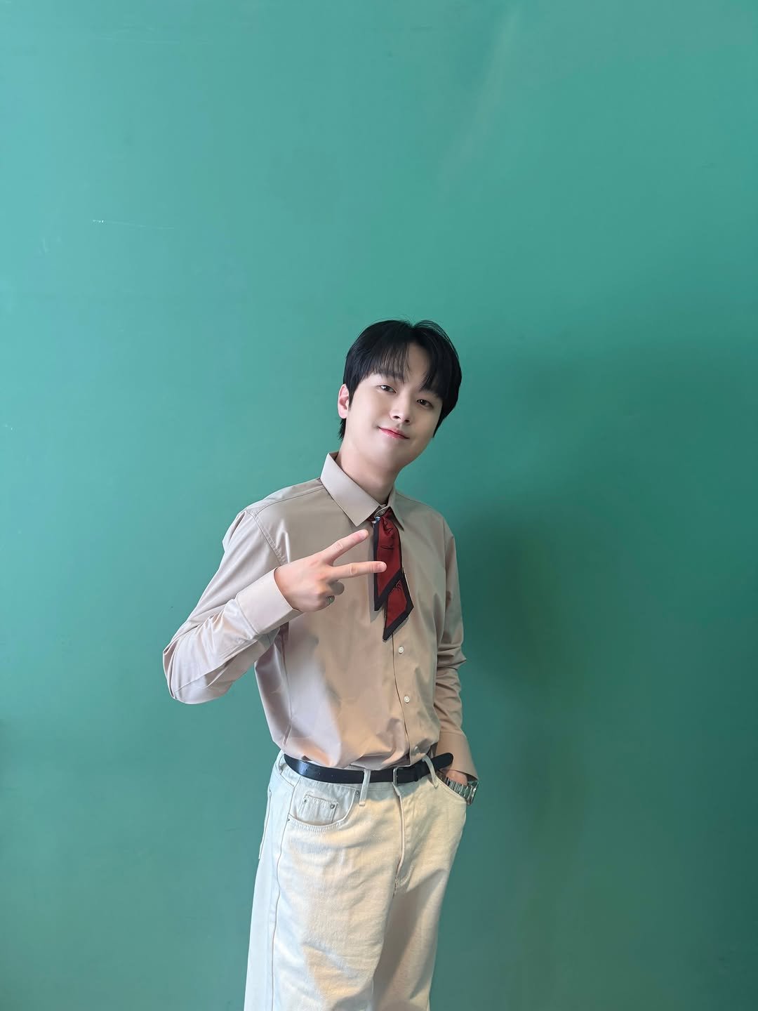 leechanwon_official 게시물 이미지: 📸 찬또그래퍼 📸

오늘은 여름방학 특집
세자(?) 찬원과
수학여행을 떠나는...