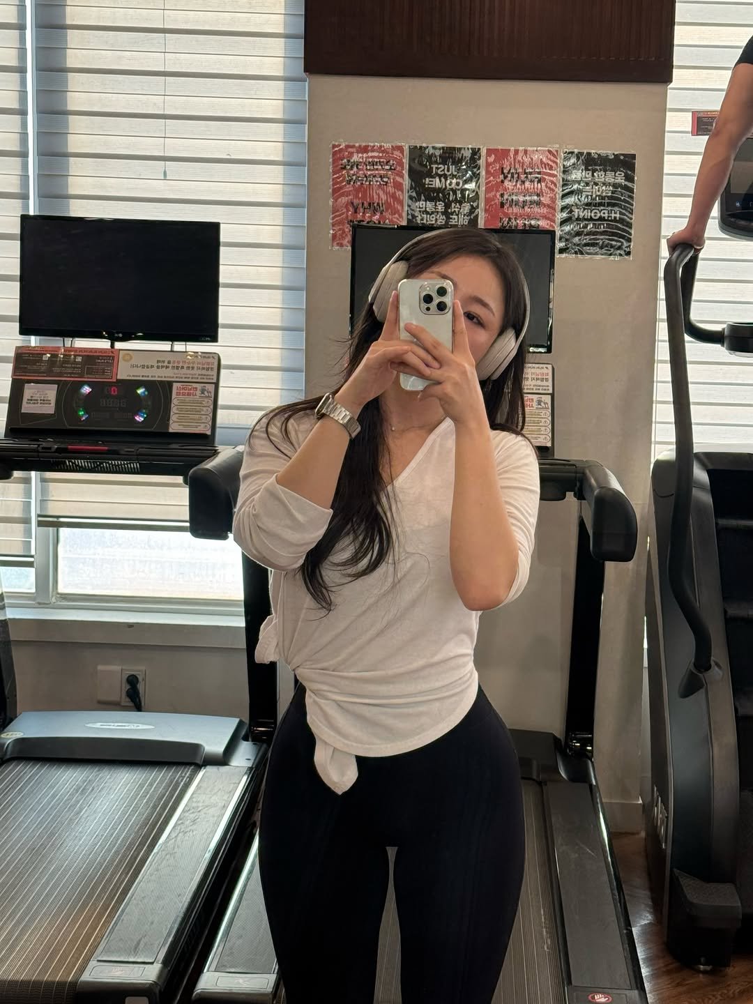 leedoyeonn 게시물 이미지: 근황 = 약간의 운동 + 약간의 봄 + 좀 많은 비와 번개