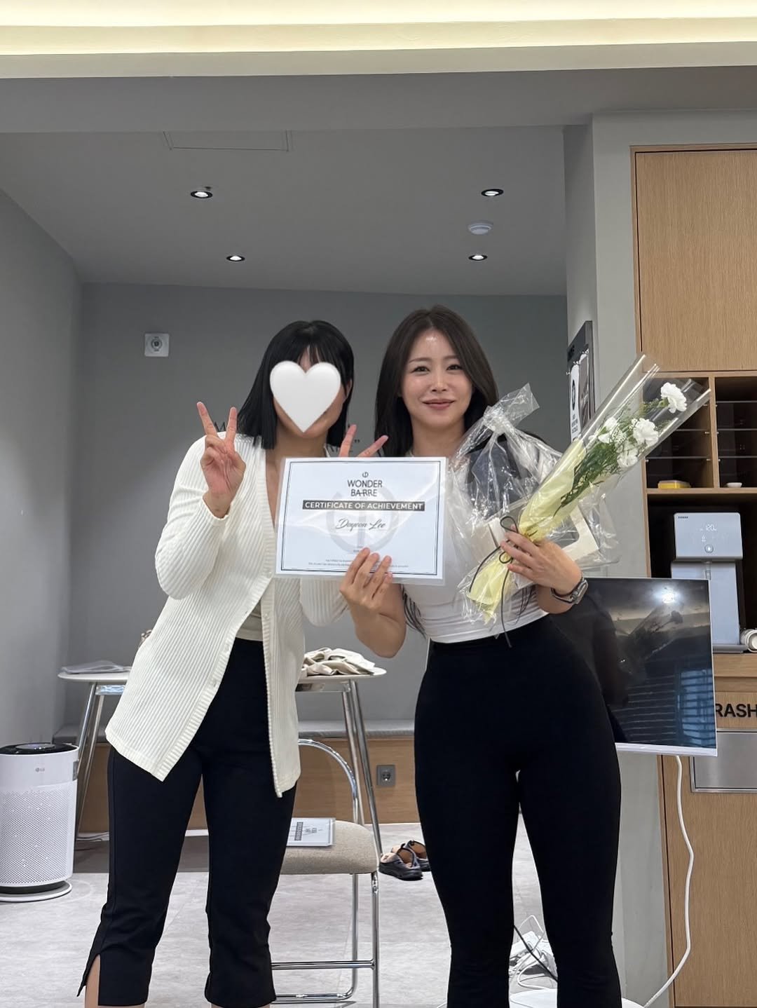 leedoyeonn 게시물 이미지: ⠀ 
난다긴다하는 많은 강의들을 듣고서 한발자국 빠져나오니 
아무도 저를 모르는...