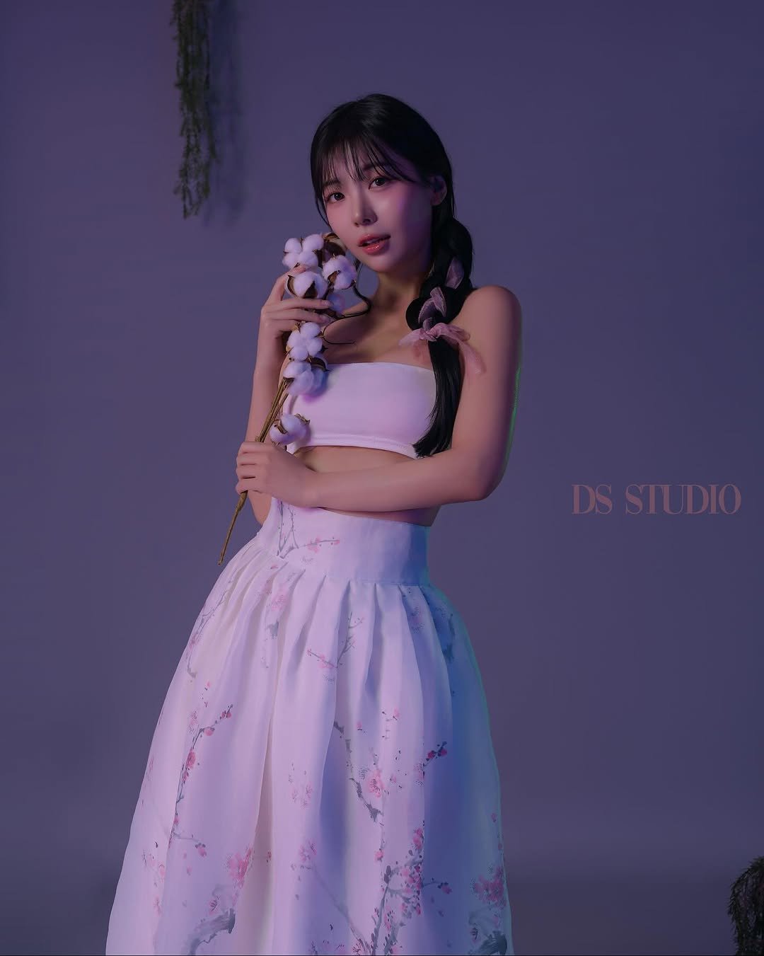 Photo shared by 쏘블리ღ🤍 on August 30, 2025 tagging @yangyong_page, and @dsstudio__. May be an image of 1 person, makeup, dress and text.